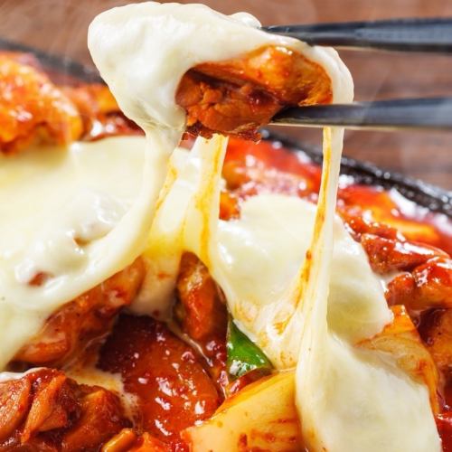 [Cheese Dak-galbi with plenty of 2 kinds of cheese] (for 2 people)