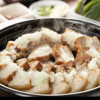 First appearance in Japan! Earthenware pot possum set Special garlic sauce (steamed Japanese pork samgyeopsal) 1480 yen per person