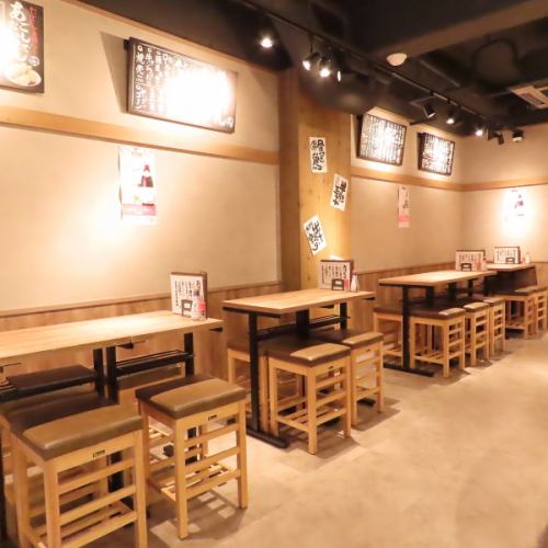 <p>和の雰囲気が広がる店内は、落ち着いた空間で居心地は抜群◎絶品おでんと豊富な種類のお酒を、じっくりご堪能いただけます。歓送迎会や二次会、お祝い事など、各種ご宴会もお気軽にご相談ください！</p>