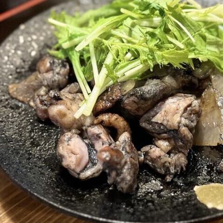 【人气爆棚★附无限畅饮!】鹿儿岛县产生鸡肉、招牌烤鸡肉串、砂锅饭、甜点共8道菜,4500日元