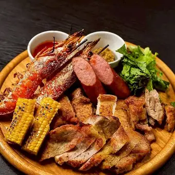 【包含3小时畅饮】夏季限定♪ 【烧烤套餐】玛格丽特披萨、烧烤拼盘等。