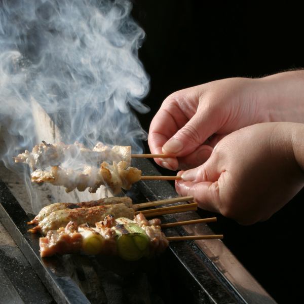 【炭火でじっくり】淡海地鶏の旨みが弾ける焼き鳥◎ 淡海地鶏 焼き鳥 385円(税込)～