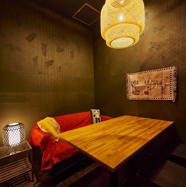 【個室完備！お友達との飲み会や女子会にオススメ☆】落ち着いて過ごせる個室も完備！秘密基地感のあるロフト席も大人気です！お友達との飲み会や女子会など各種宴会にもオススメ☆人気のお席ですので、はやめのご予約をお願いいたします！