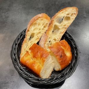 俺のBakeryのパン盛合せ