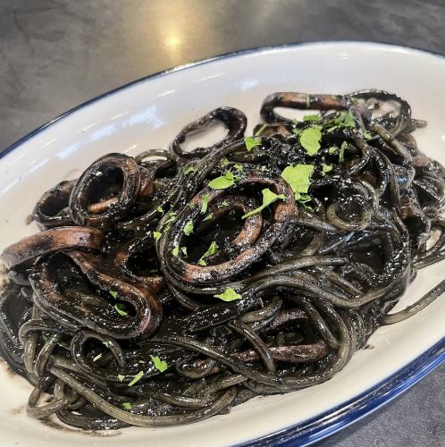 イカスミのスパゲッティ