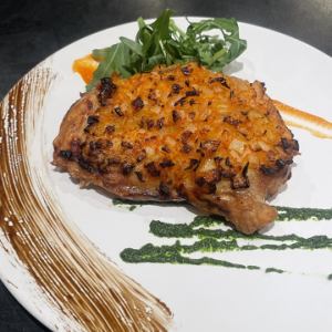 大山鶏モモ肉のグリル　～ディアボラ風～