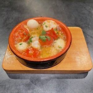 Plenty of shrimp and quail eggs ajillo