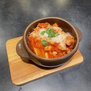 フィレンツェ風トリッパと白インゲン豆のピリ辛トマト煮