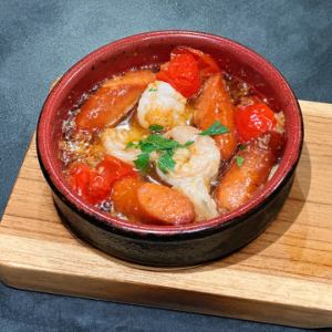 たっぷり海老とチョリソーのアヒージョ