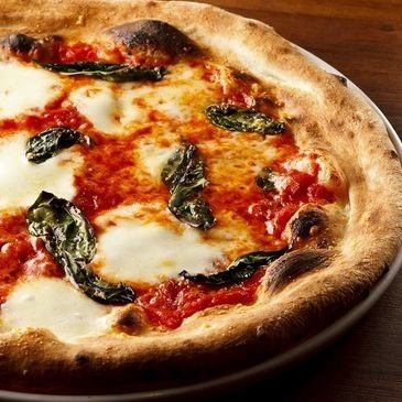 高コスパ！ピザ窯で焼き上げた自慢のピッツァ♪