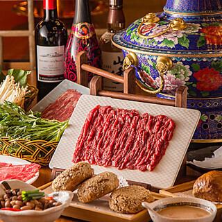 心躍る煌びやかな空間で、本場中国の雰囲気をお愉しみください