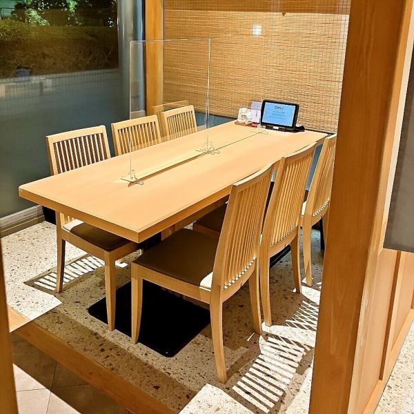 【千里中央の和食と寿司の隠れ家】会社宴会や季節毎の各種イベントなどの大型宴会から、ご家族やご友人との気軽なお食事まで◎職人技が光る寿司と四季折々の懐石料理を、洗練された空間でご堪能ください。 個室は2部屋ご用意がござますので、周りを気にせず大切な方とのプライベートなひと時をお過ごしいただけます♪