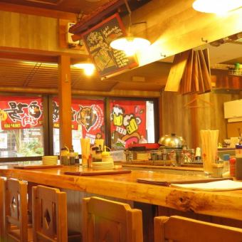 A counter seat where you can see the kitchen in the warm atmosphere of the wood! Recommended for those who want to enjoy cooking and conversation while relaxing slowly ☆ One person is also welcome!