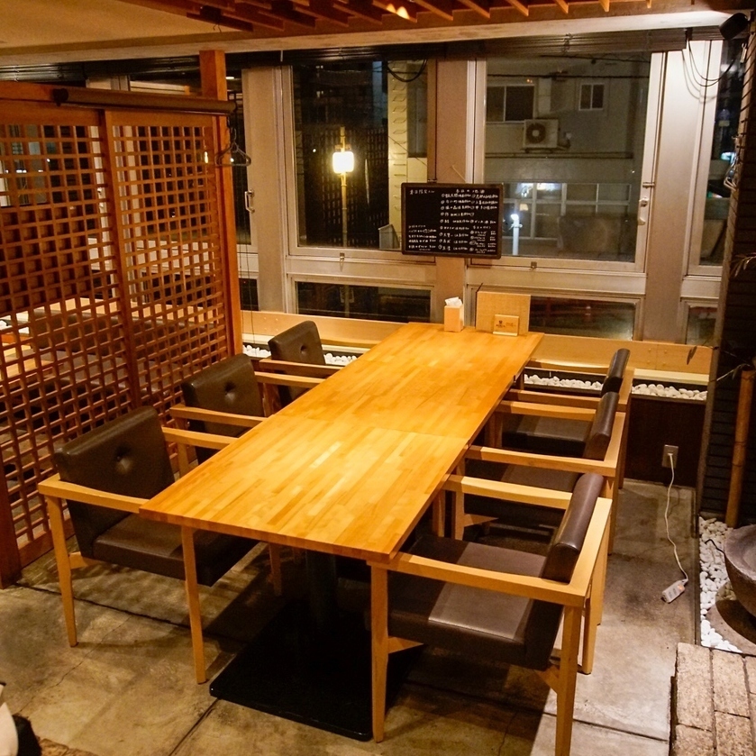 半個室や快適なカウンター席など、ニーズに合わせた席をご用意。