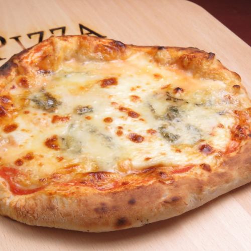 [Pizza takeaway!] Quattro formaggi (4 kinds of cheese)