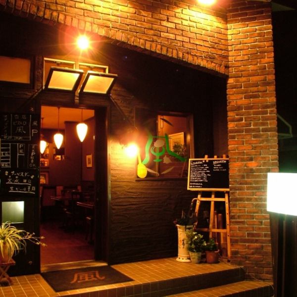 A house with a warm atmosphere, located on the back street.デ ー ト also as dating and anniversary use as a retreat for adults