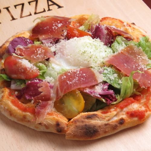 [Takeout available!!] Stone oven-style pizza ♪ Bismarck (Caesar salad style)