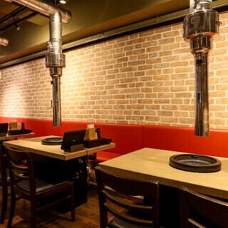 オープンしたばかりのキレイな空間でおいしいお肉をお楽しみください。ご家族や宴会でのご利用◎