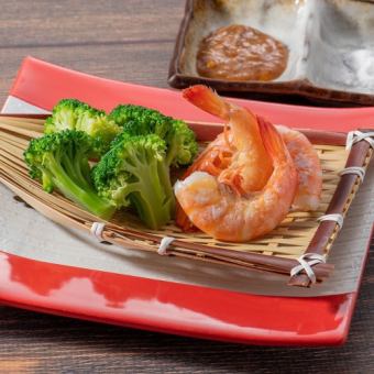 Freshly boiled shrimp and broccoli soba noodles with miso mayonnaise