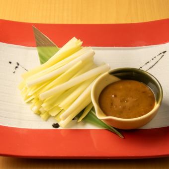黄ニラのお刺身~蕎麦味噌マヨネーズ