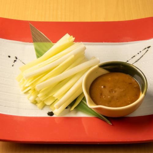 黄ニラのお刺身~蕎麦味噌マヨネーズ