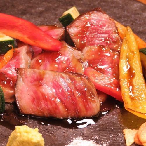 "미야자키 쇠고기 스테이크"! 닭고기 요리와 생선뿐만 아니라!