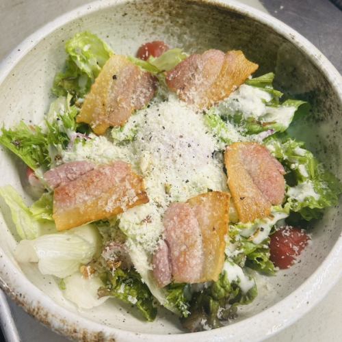 自家製パンチェッタとレモン卵のシーザーSALAD