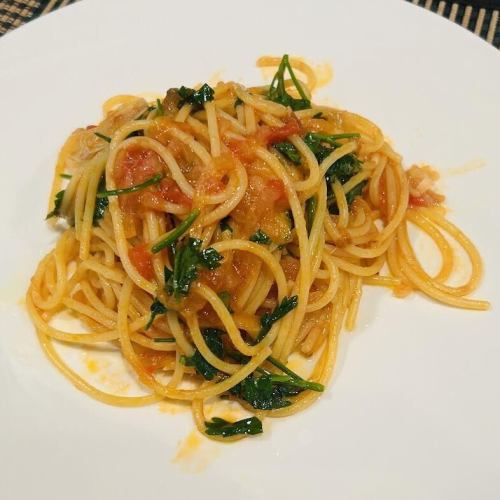 自家製トマトソースのパスタ