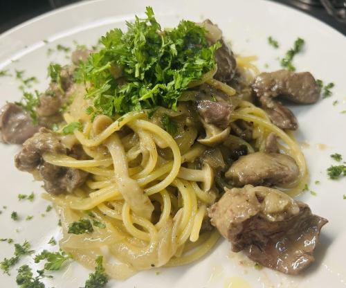 鶏レバーと砂ずりのパスタ