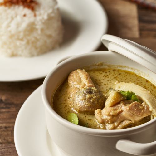 Domestic chicken and eggplant green curry