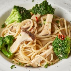 Anchovy and broccoli pasta