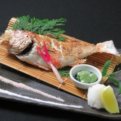 Salt-grilled akamutsu: When you take a bite of the plump grilled akamutsu, the rich fat spreads in your mouth...