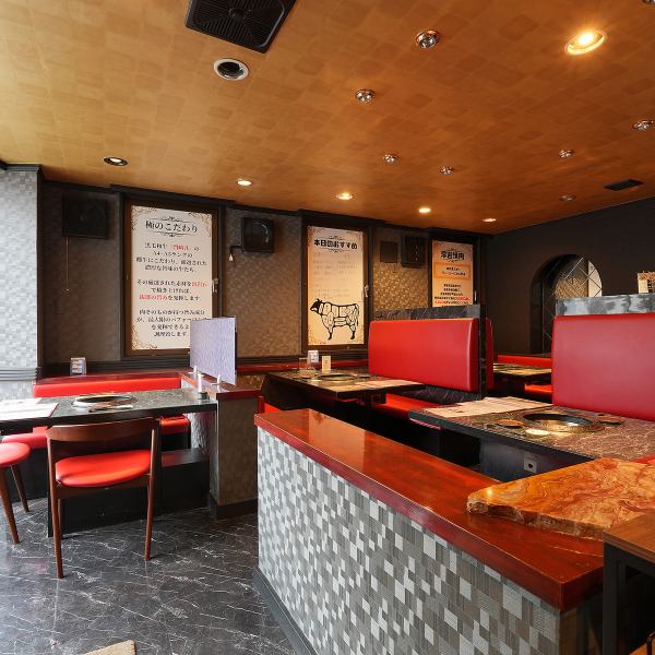 お店は、デート、接待、会食、各種宴会など、さまざまなシーンに対応しています。個室の間の仕切りを外せば、最大28名様まで収容可能。大切な日の特別な食事から、カジュアルな集まりまで、幅広くご利用いただける柔軟な空間が魅力です。