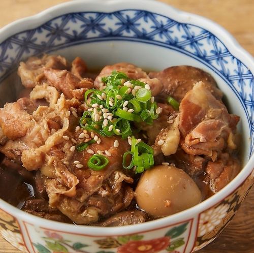 具沢山の野菜と鶏もつの旨みたっぷり名物"鶏もつ煮込み"