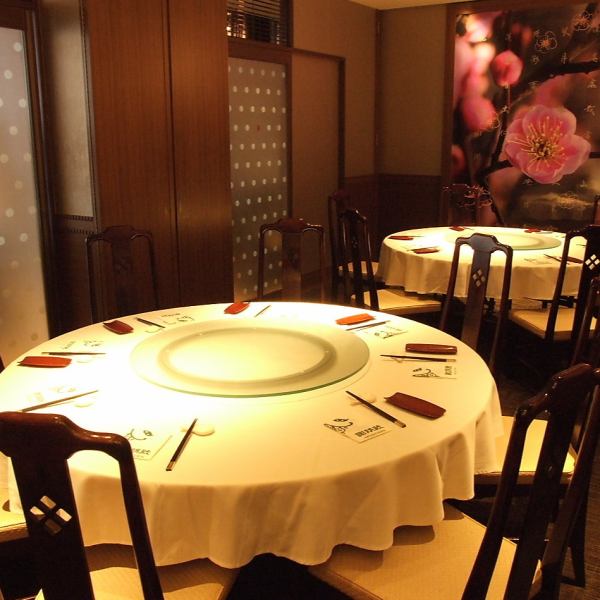 8名様までの完全個室は、接待や顔合わせ等特別なお食事会で非常に喜ばれております。2部屋繋げて最大16名様までＯＫ