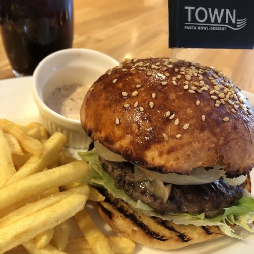 TOWN hamburger (with French fries)