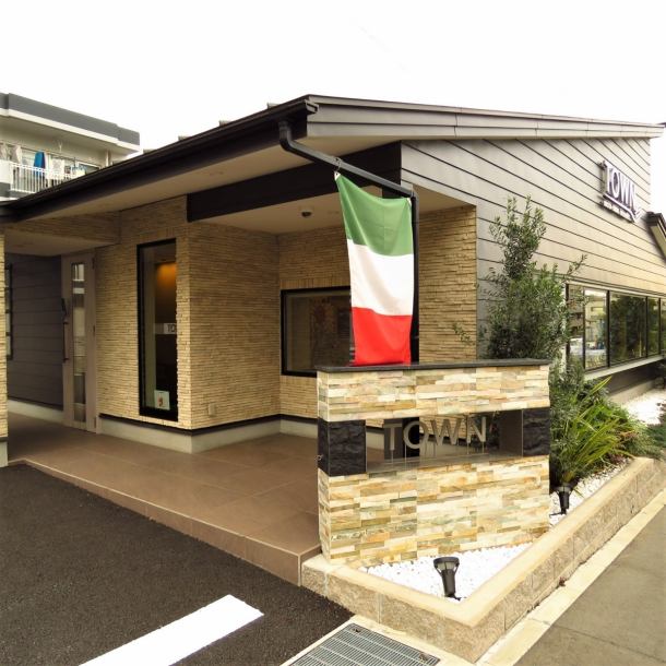 It is a large house restaurant along National Road No. 246 along the Tokyu Denentoshi Line "Ichiogao Station" 7 mins walk · "Eta station" 10 mins on foot.The brick-like walls and the black roof are stylish in appearance, the Italian flag is a landmark.The parking lot can accommodate 13 cars, and it is safe to come by car!