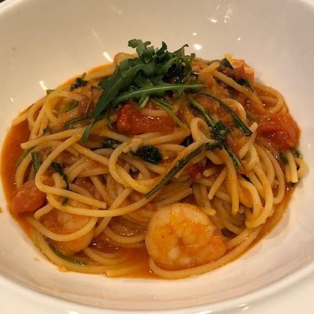 Spicy pasta with shrimp, arugula, and fresh tomatoes
