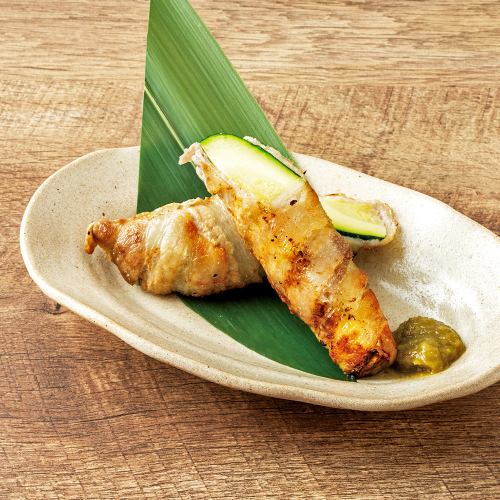 Zucchini meat rolls with yuzu pepper / raw edamame