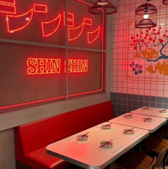 7～8名様の中規模宴会も可能です！人数に応じてテーブルの配置は変更できます◎