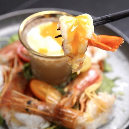 生海老の冷燻、リンゴのスモークサラダ