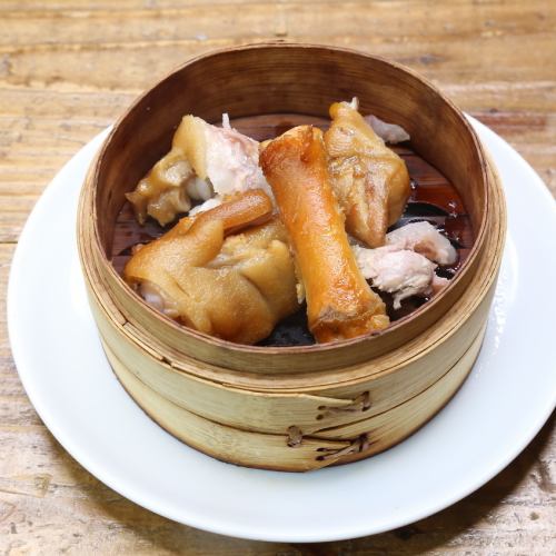 林檎の木で燻製した豚足