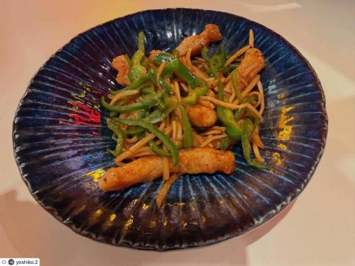 repost 
@yoshiko.2 様

ご来店頂き、素敵なお写真をご投稿頂きましてありがとうございます🌈
バースデーコースお楽しみいただけましたでしょうか🎂🎈

是非、またシンシンでお食事をお楽しみください🇨🇳
・
・
・
#エビ中華シンシン 

エビ料理満喫した！

酔っ払い天使の海老
クリームチーズの紹興酒漬け
ハチノスの甘辛炒め
海老水餃子
よだれ鶏
小籠包
海老チーズ春巻き
カクテルシュリンプ
シンシンの海老マヨ
青椒肉絲
麻婆豆腐
海老チャーハン
胡麻団子

12品＋バースデープレート
全部めっちゃおいしかったー！

大満足！

#船橋グルメ #千葉グルメ 
#船橋中華 #シンシン