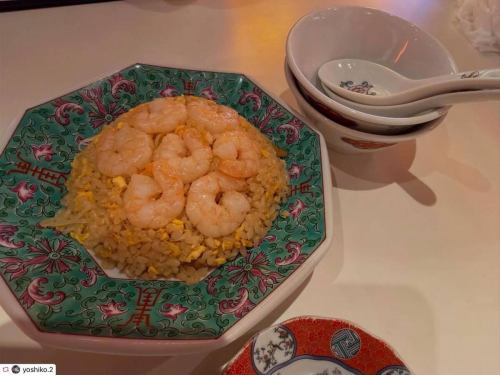 repost 
@yoshiko.2 様

ご来店頂き、素敵なお写真をご投稿頂きましてありがとうございます🌈
バースデーコースお楽しみいただけましたでしょうか🎂🎈

是非、またシンシンでお食事をお楽しみください🇨🇳
・
・
・
#エビ中華シンシン 

エビ料理満喫した！

酔っ払い天使の海老
クリームチーズの紹興酒漬け
ハチノスの甘辛炒め
海老水餃子
よだれ鶏
小籠包
海老チーズ春巻き
カクテルシュリンプ
シンシンの海老マヨ
青椒肉絲
麻婆豆腐
海老チャーハン
胡麻団子

12品＋バースデープレート
全部めっちゃおいしかったー！

大満足！

#船橋グルメ #千葉グルメ 
#船橋中華 #シンシン