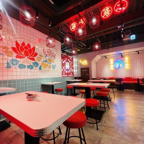 船橋にあるネオンに包まれたオシャレな店内の居酒屋♪