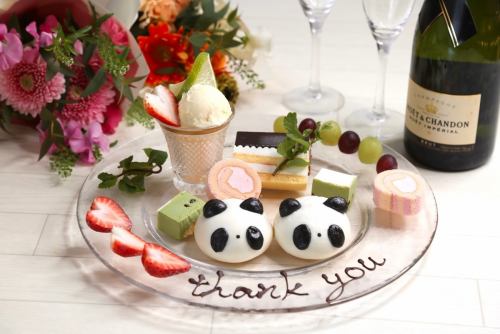 【お誕生日や記念日はエビ中華、シンシン♪】

お誕生日や特別な記念日にぴったり！
シンシンのかわいい☆豪華デザートプレート
大人気！ご予約受付中！！

パンダまんじゅう、フルーツやケーキ、アイスなどの絶品スイーツが盛りだくさん！

※要予約（来店日の2日前19時まで）
2,200円（税込）

サプライズ演出をご希望の方は、ぜひスタッフまでお気軽にご相談ください。

記憶に残る素敵なひとときをお手伝いいたします◎

皆様のご来店心よりお待ちしております！

#エビ中華シンシン #船橋グルメ #船橋中華  #船橋ディナー #デザートプレート