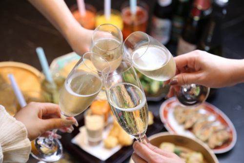 【お誕生日や記念日はエビ中華、シンシン♪】

お誕生日や特別な記念日にぴったり！
シンシンのかわいい☆豪華デザートプレート
大人気！ご予約受付中！！

パンダまんじゅう、フルーツやケーキ、アイスなどの絶品スイーツが盛りだくさん！

※要予約（来店日の2日前19時まで）
2,200円（税込）

サプライズ演出をご希望の方は、ぜひスタッフまでお気軽にご相談ください。

記憶に残る素敵なひとときをお手伝いいたします◎

皆様のご来店心よりお待ちしております！

#エビ中華シンシン #船橋グルメ #船橋中華  #船橋ディナー #デザートプレート