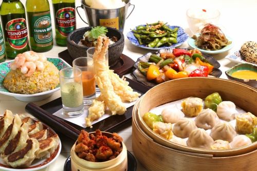 [在船桥想体验宴会和畅饮服务，可以试试休闲的中式餐厅新心虾餐厅]

黄金周♪
虾爱好者必尝！为这道以饱满多汁的虾为特色的正宗中国菜干杯！

欢迎光临我们时尚的霓虹灯商店，放松身心，忘却烦恼！
非常适合与朋友小酌或小型庆祝活动！
让我们一起创造美好的回忆吧！

◆交通便利◎ 从JR船桥站南口步行3分钟 / 从京成船桥站东口步行1分钟

◆ 本店共有58个座位，霓虹灯营造出时尚氛围，欢迎光临！另提供半私密包间。
如果您有大型团体宴会或私人活动方面的需求，请随时与我们联系！

◆此外，我们还通过我们的美食网站发放超棒的宴会优惠券！

黄金周推荐宴会菜品
以下三个课程均包含 2 小时无限畅饮。

非常适合欢送会、欢迎会或生日派对！包含一个甜点盘。
•【周年纪念套餐】（共7道菜）4400日元 *需预约
・当日供应！【超值套餐】特色菜盛宴（共7道菜）3850日元
・当天接受预约！【心心套餐】享用正宗中式虾料理（共9道菜）4400日元

座位先到先得！

如果您正在船桥寻找宴会场地，请随时与我们联系。

#鲜虾中式料理 #船桥美食 #船桥中餐 #船桥晚餐 #欢迎/告别派对