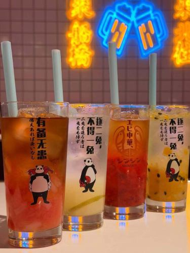 船桥居酒屋
新欣虾中餐

可爱的熊猫玻璃杯
我们提供各种色香味俱全、富含水果的饮品！
（另有不含酒精的饮品可选）

目前，无论你选择无限畅饮，无论你喝多少杯……
加300日元，您还可以买到上面提到的果汁饮料！

在船桥寻找居酒屋时
请至少来尝尝一次虾中华心心！

我们也提供各种私人聚会和宴会菜单。

我们全体员工都期待见到您！

营业时间
周一至周六 16:00-24:00
周日 下午4:00 - 晚上10:30

#适合拍照打卡
#中国鲜虾
#船桥居酒屋
＃可爱的
＃中国人