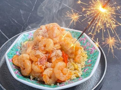 [Birthday Special: Receive a gift of shrimp fried rice equal to your age!]

We are pleased to announce our highly popular shrimp fried rice gift for birthdays at Ebi Chuka Shinshin!

At Shinshin, we celebrate our customers' birthdays in grand style!

Celebrate your special birthday with shrimp fried rice!

[How to apply for the "Birthday Shrimp Fried Rice" special offer]
① Join the app membership (free)
*Membership registration on the day is not accepted; reservations must be made by the day before.

② Write the recipient's name on the birthday postcard.
Please fill in your name and address.The postcard will be carefully stored at the store and mailed to you during your birth month.

③ Once you receive the birthday postcard, please make a reservation by phone.
*Reservations required by the day before. Please tell us your age. Please bring the postcard with you on the day of your visit.

④ We'll give you a fried rice dish topped with the same number of shrimp as your age!!!

For more details, please feel free to ask our staff when you visit our store.

Shrimp! Shrimp! Shrimp! Shrimp!
Have a memorable birthday party by eating your fill of "shrimp fried rice equal to your age"!

Why not give a gift and message to your future self at Ebi Chuka Shinshin!?

The staff will also do their best to make it a great event!
Enjoy great deals and fun!
Be sure to visit Shinshin, the shrimp ramen shop, for your birthday month!

#EbiChukaShinShin #PresentsAsYourAge #BirthdayPerks #ShrimpFriedRice #BirthdayFriedRice